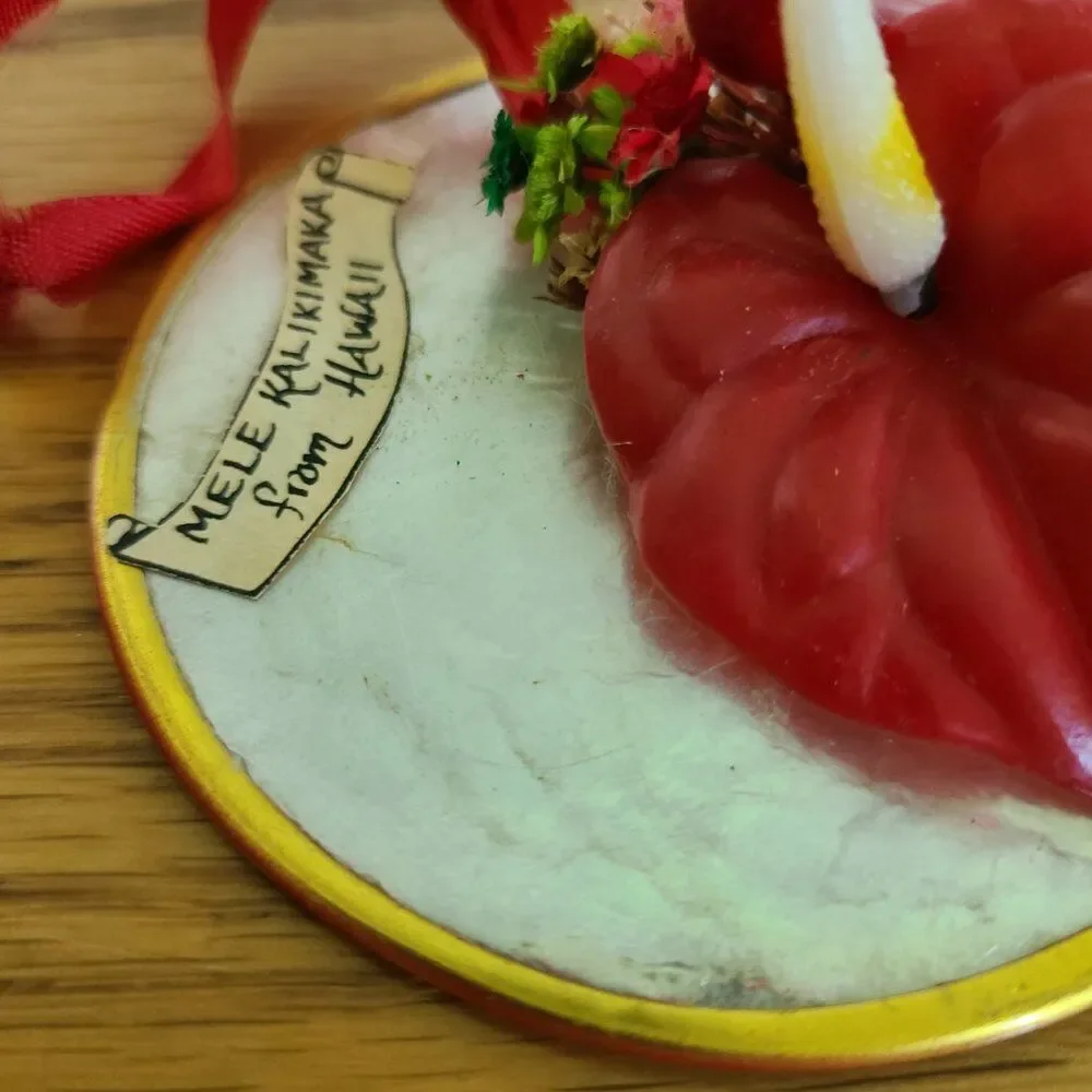 Vintage Mele Kalikimaka Capiz Shell Holiday Christmas Ornament From Hawaii 1976